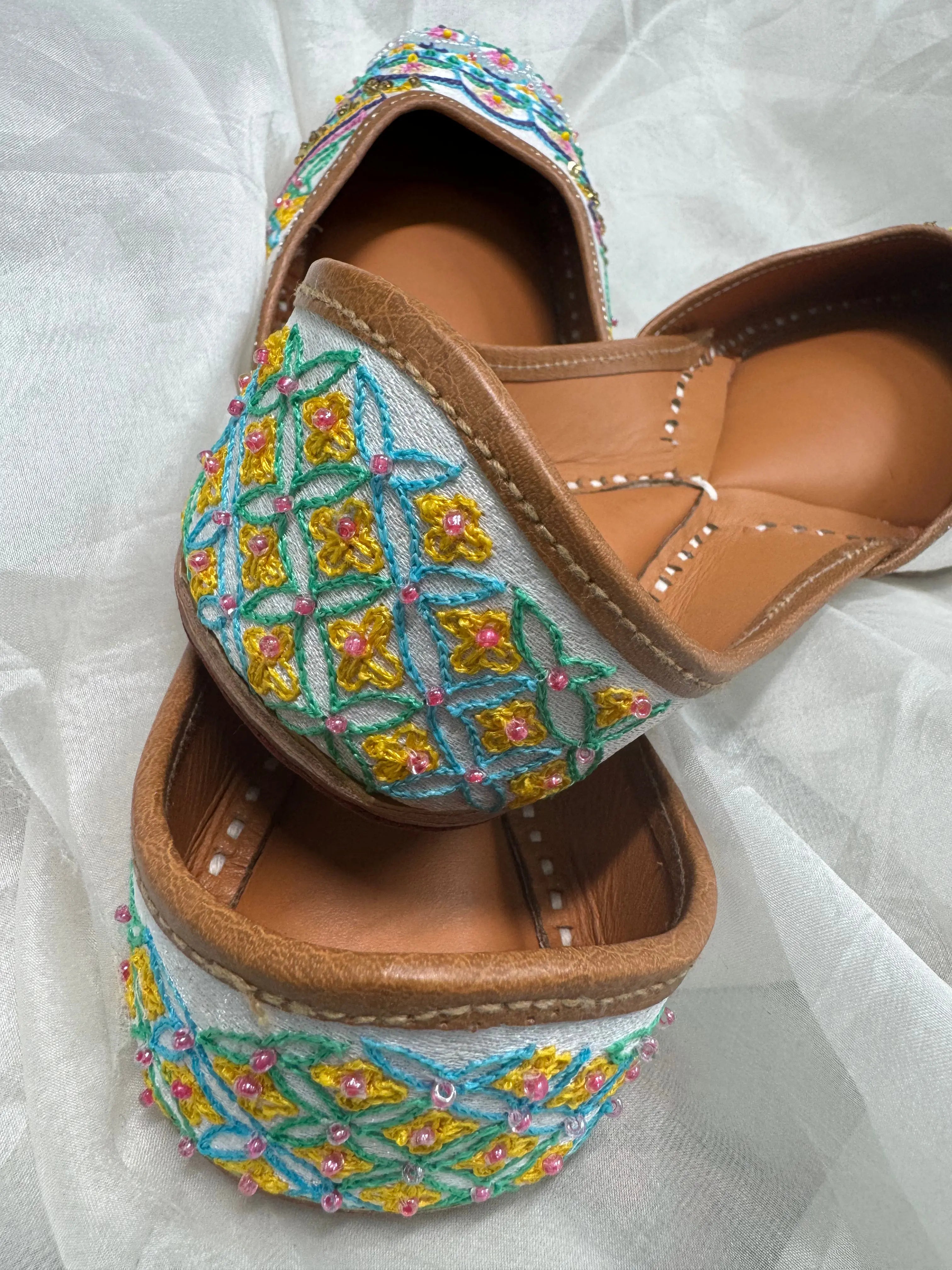 Embellished Hand crafted Mojaris - White ARIAA CHIKANKARI