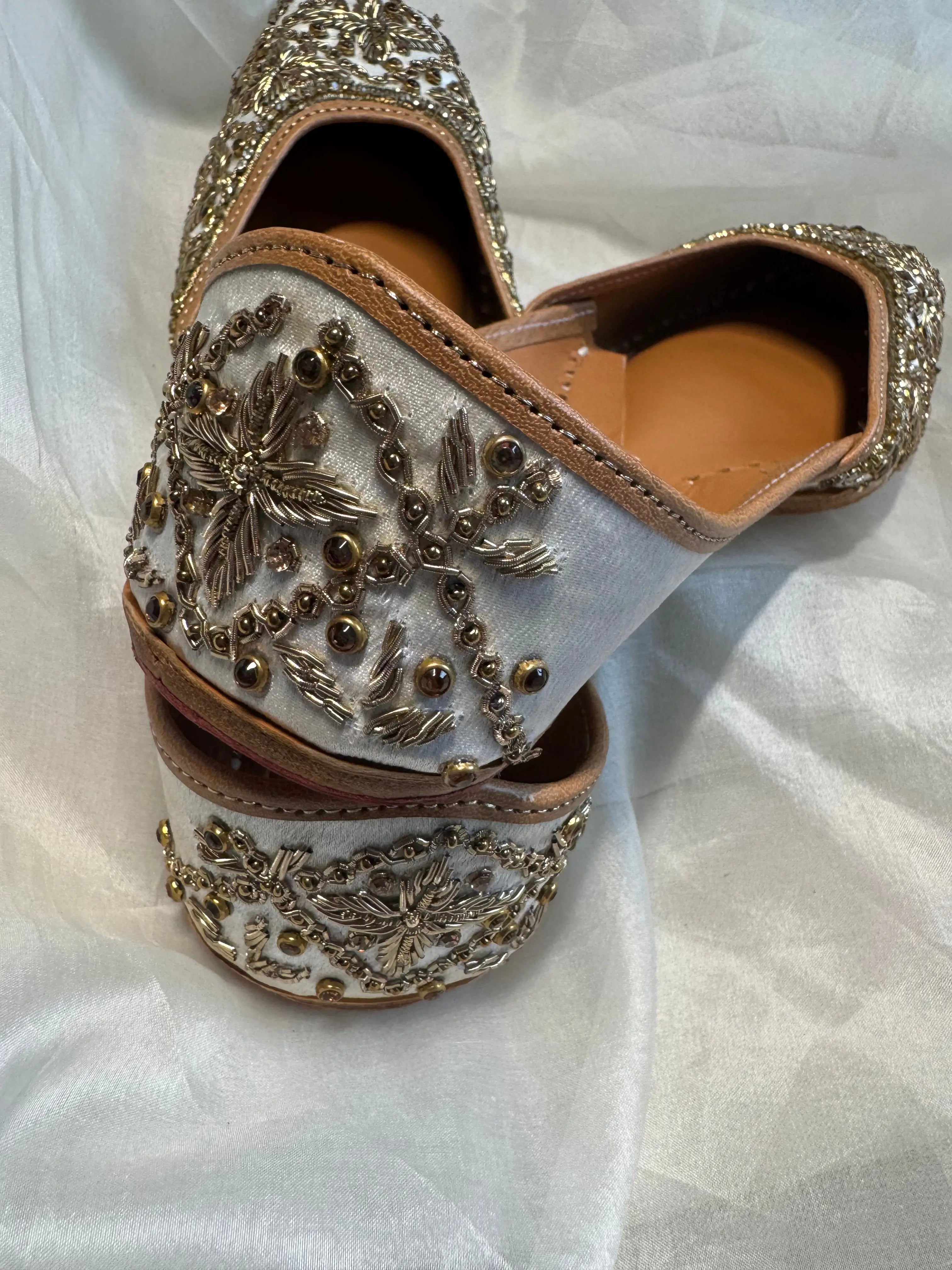 Embellished Hand crafted Mojaris - White ARIAA CHIKANKARI