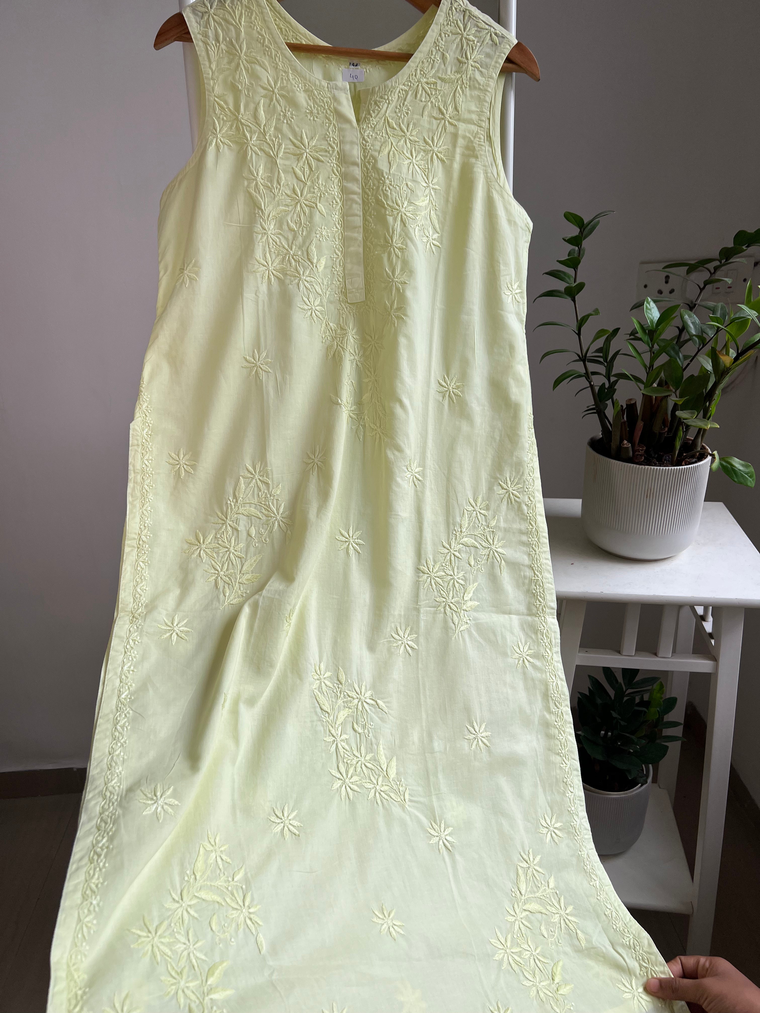 Mul Cotton Sleevless Chikankari Kurti - Apple Green