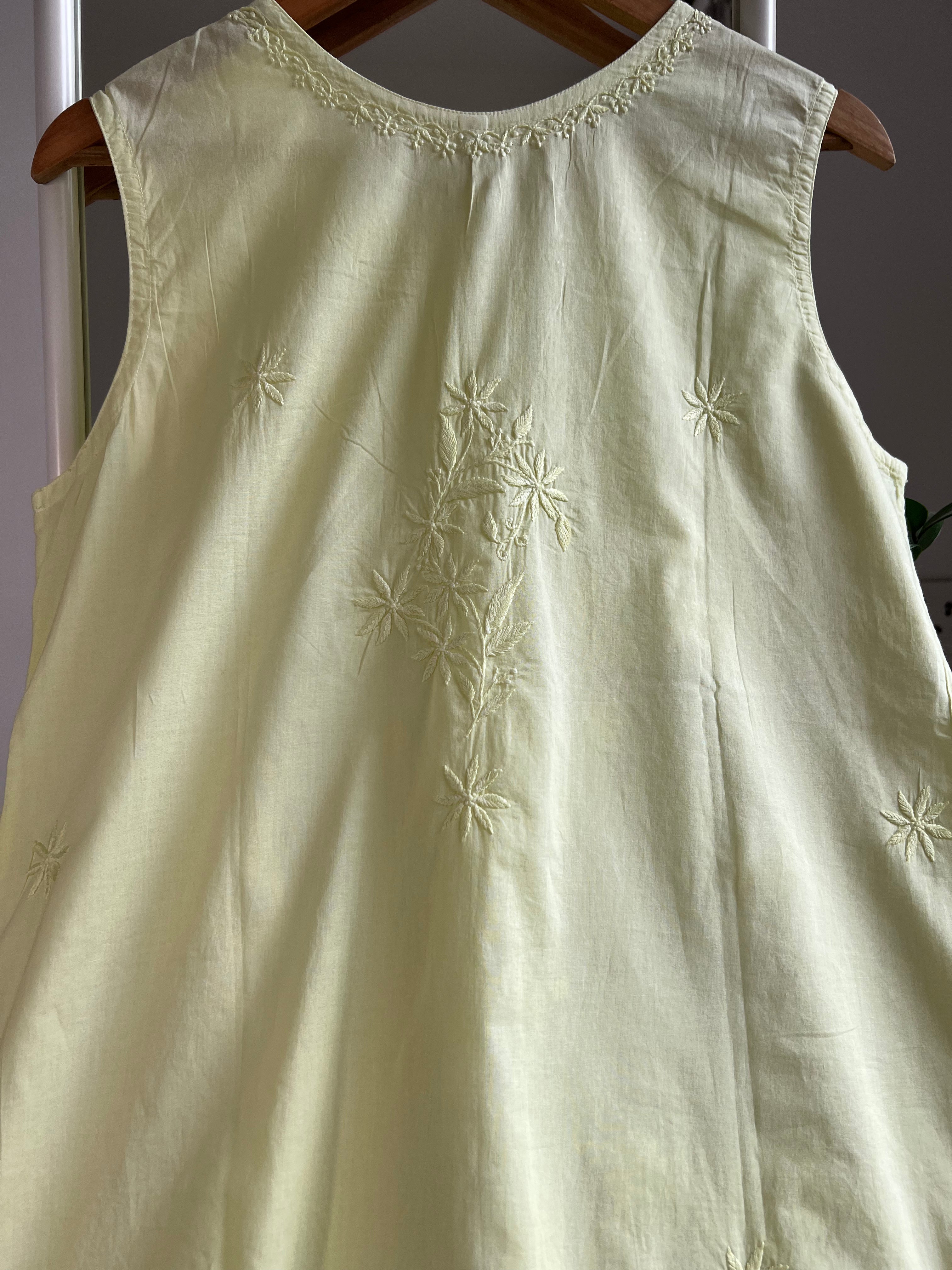 Mul Cotton Sleevless Chikankari Kurti - Apple Green