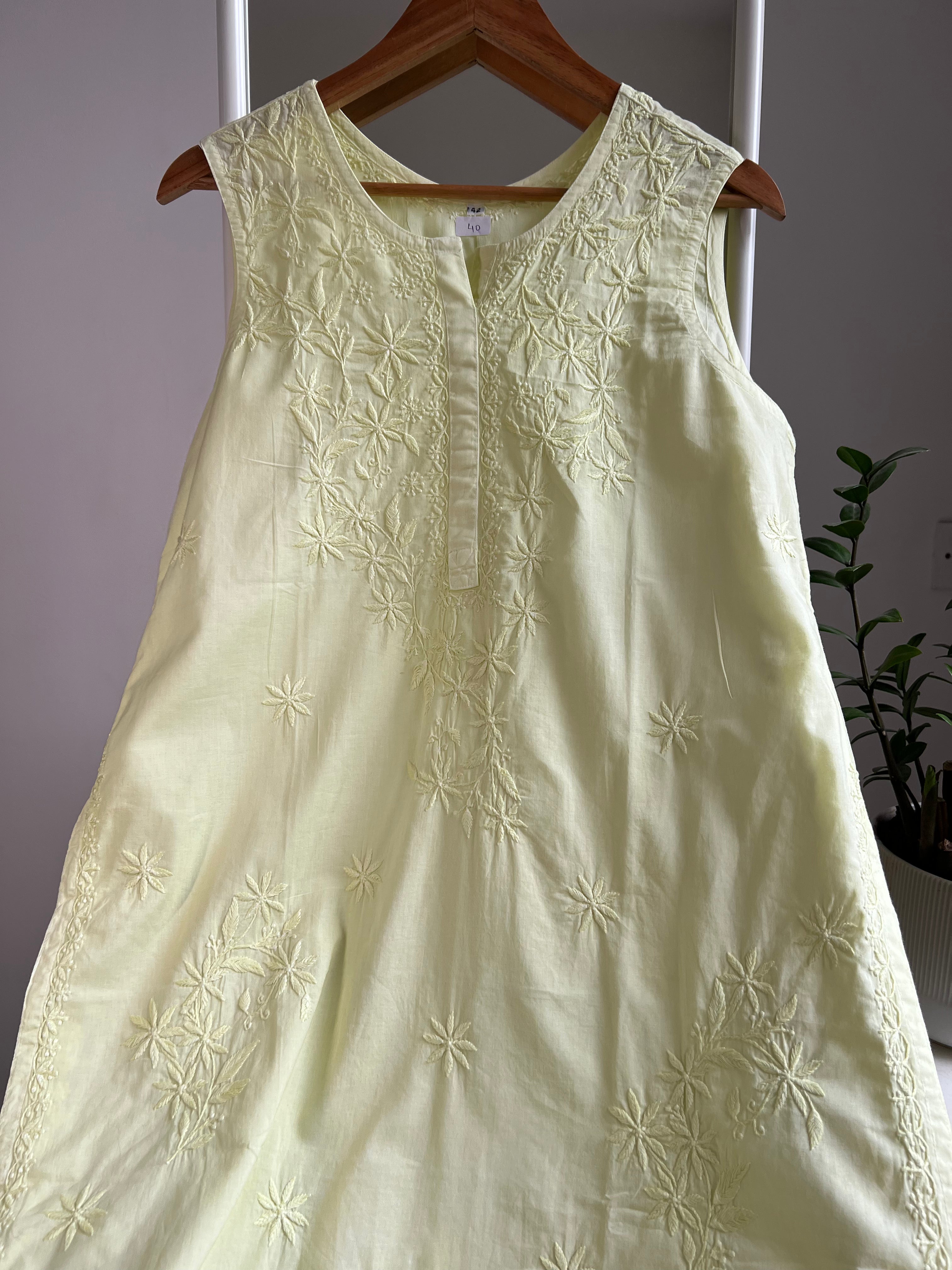 Mul Cotton Sleevless Chikankari Kurti - Apple Green