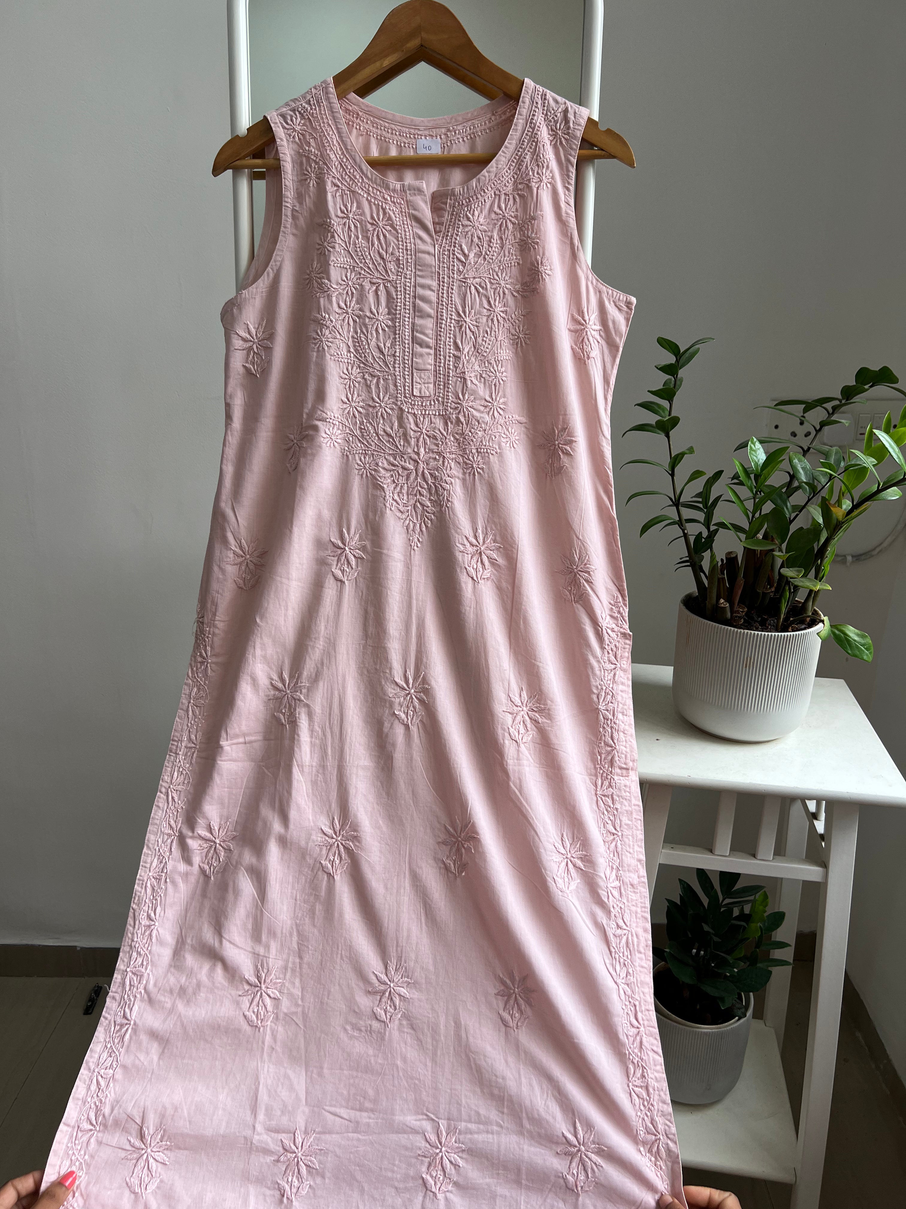 Mul Cotton Sleevless Chikankari Kurti - Pale Pink
