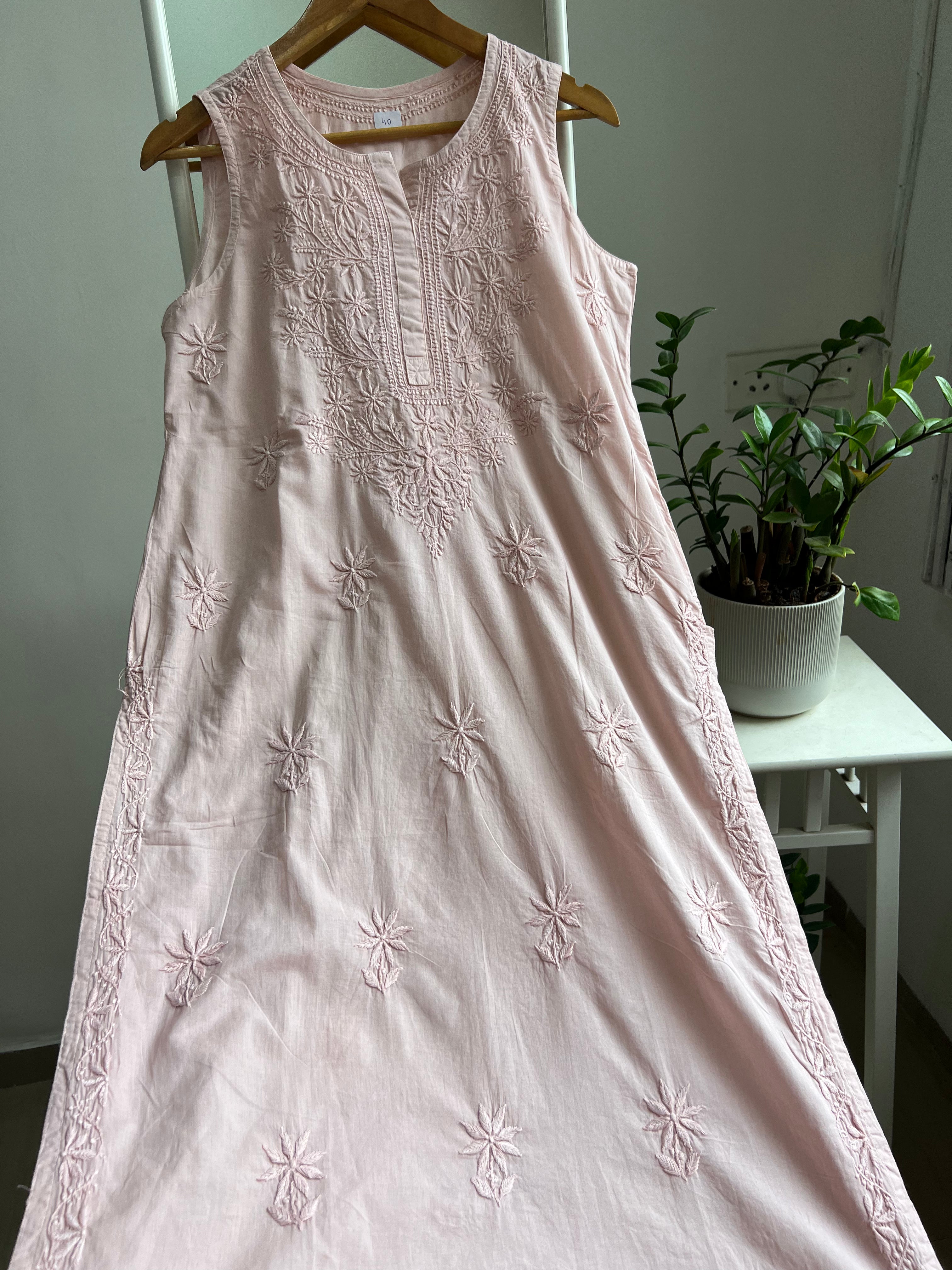 Mul Cotton Sleevless Chikankari Kurti - Pale Pink