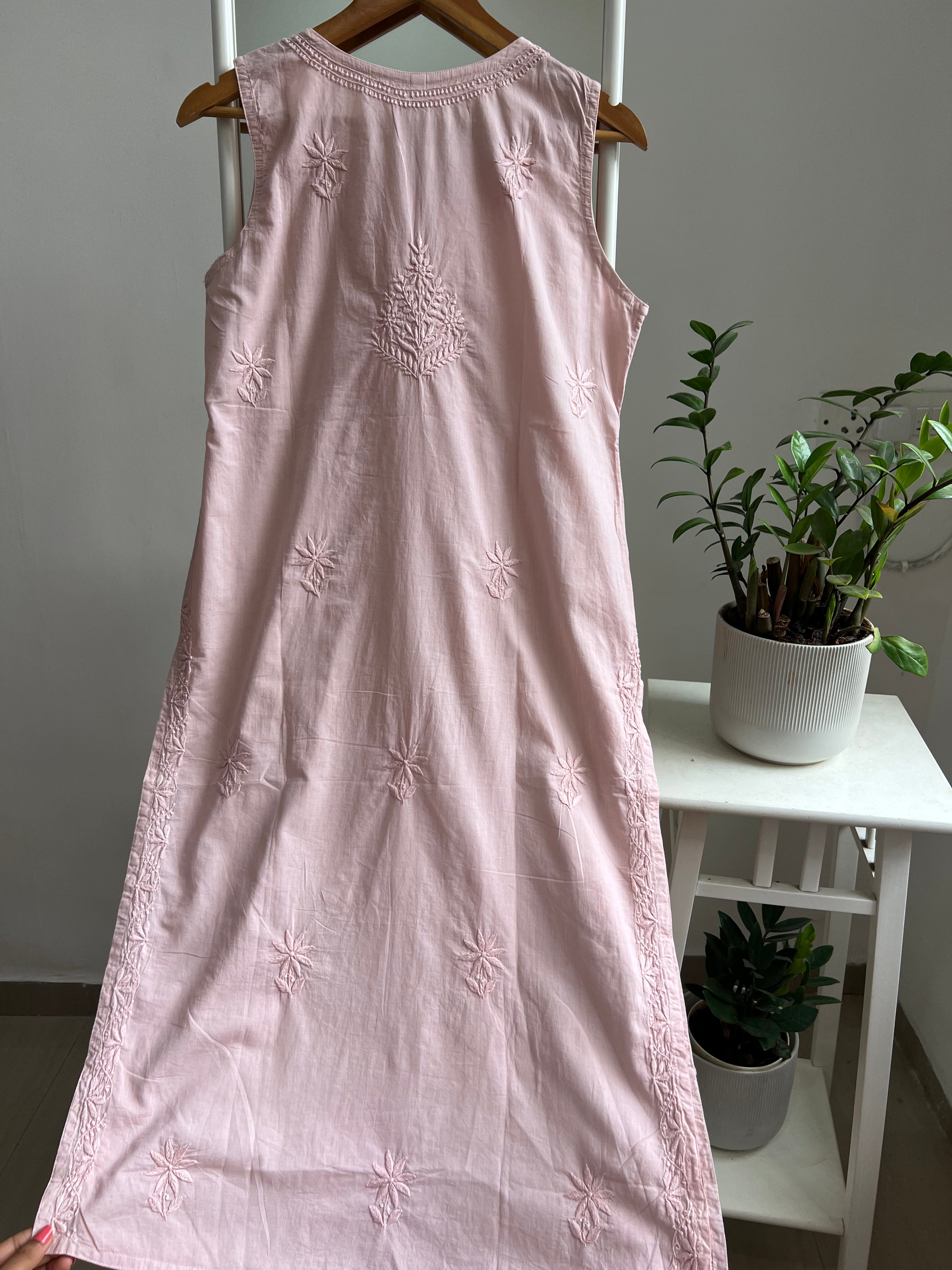 Mul Cotton Sleevless Chikankari Kurti - Pale Pink