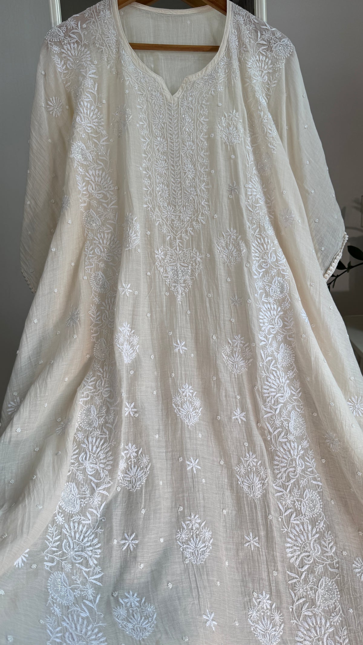 Mul Chanderi Chikankari Kaftan -Ivory