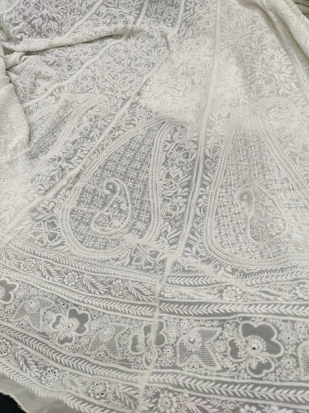 Chikankari Elegance in Lucknawi Style: Handcrafted Beauty