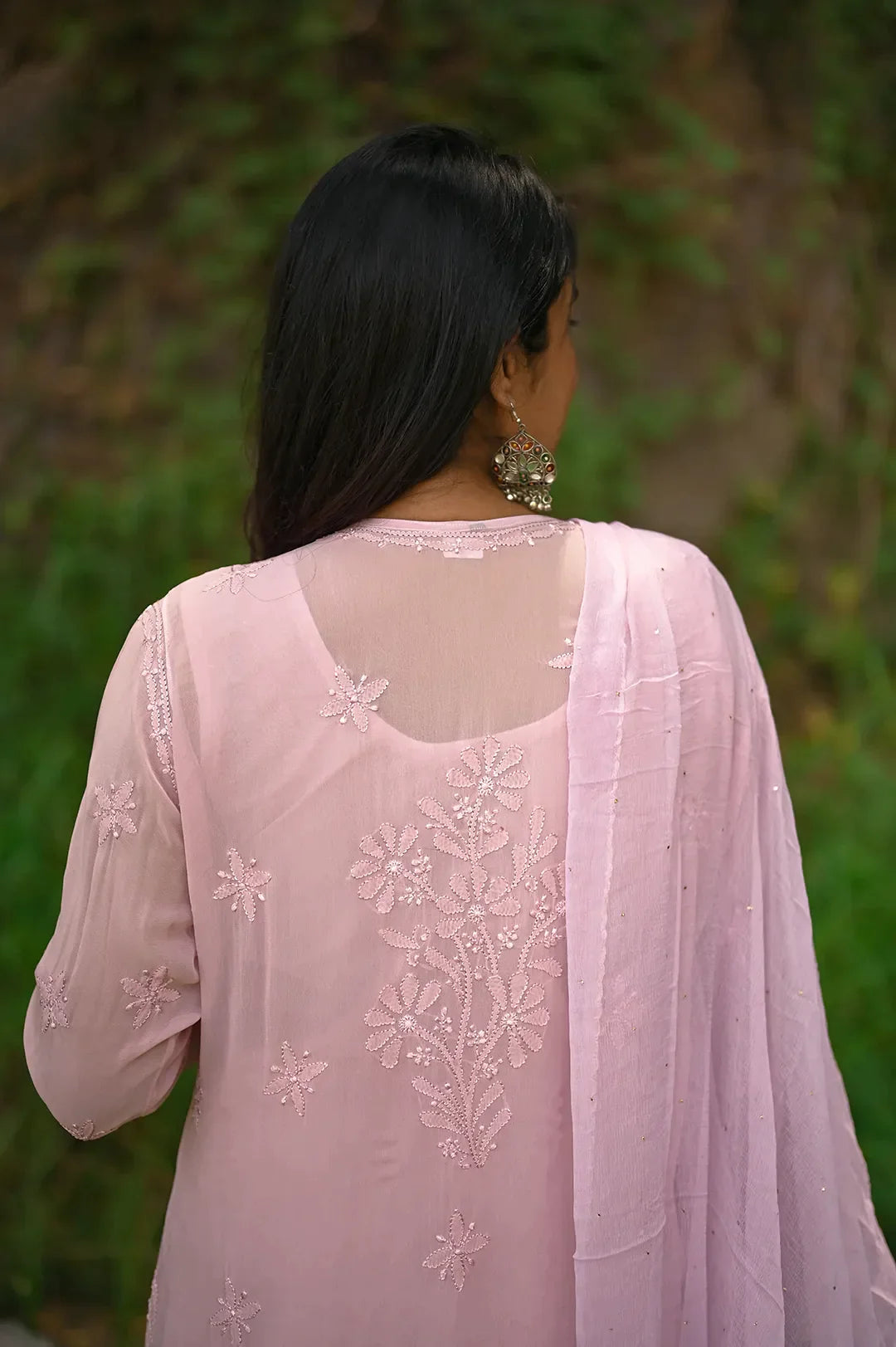 Chikankari Artistry: Authentic Lucknawi Craftsmanship