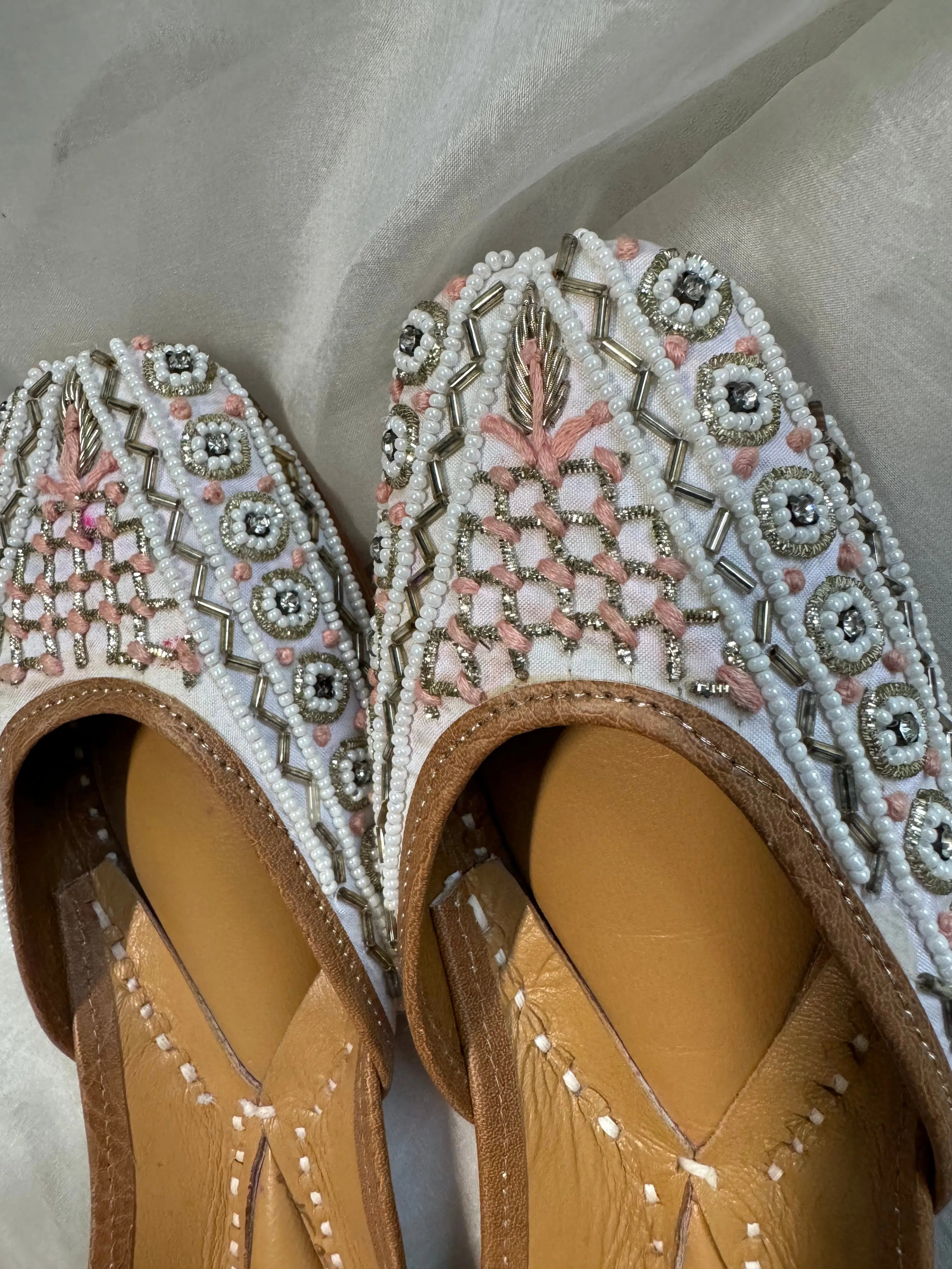 Embellished Hand crafted Mojaris - White (Copy) ARIAA CHIKANKARI 