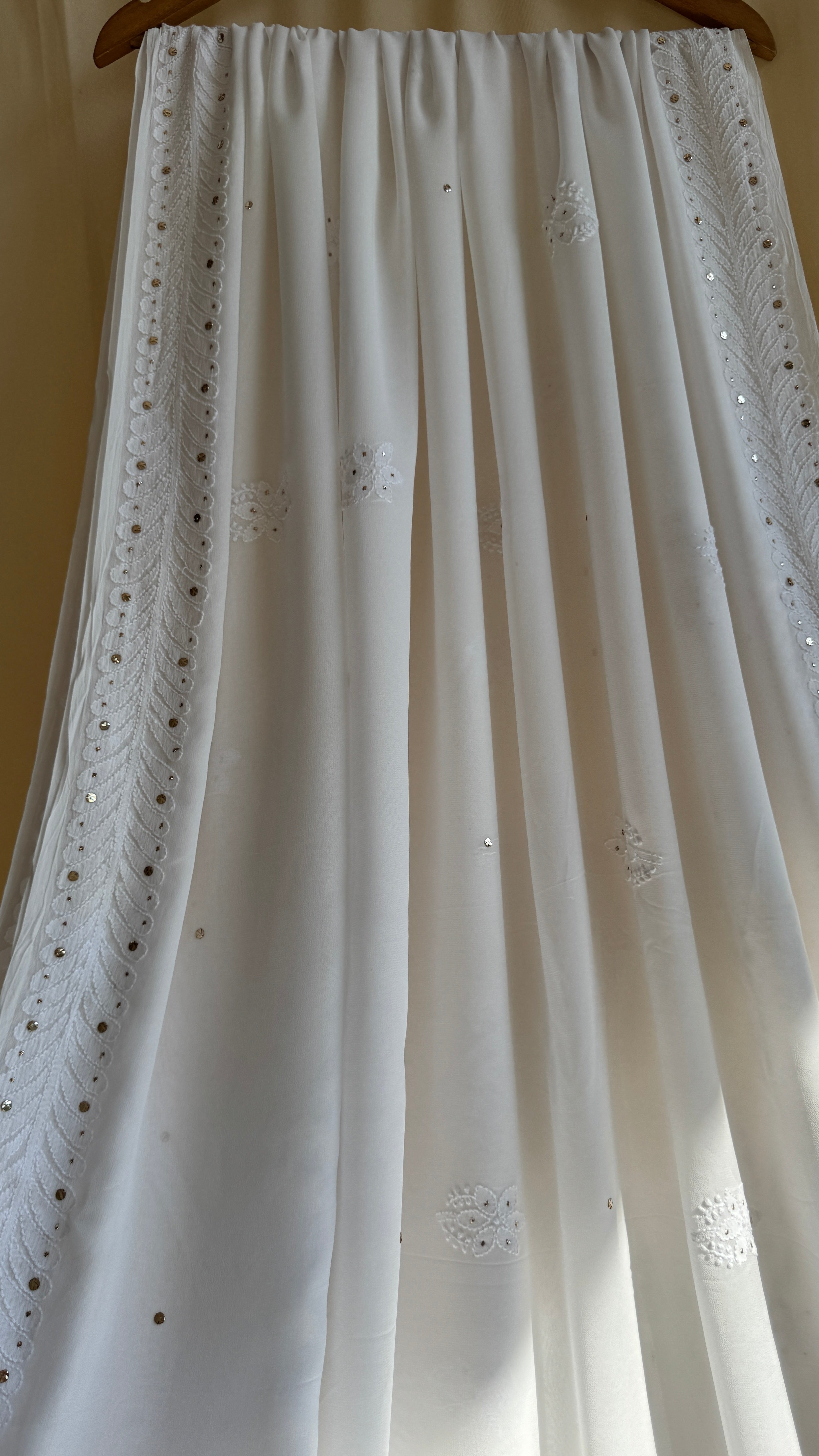 Viscose White Chikankari saree with Mukaish Work