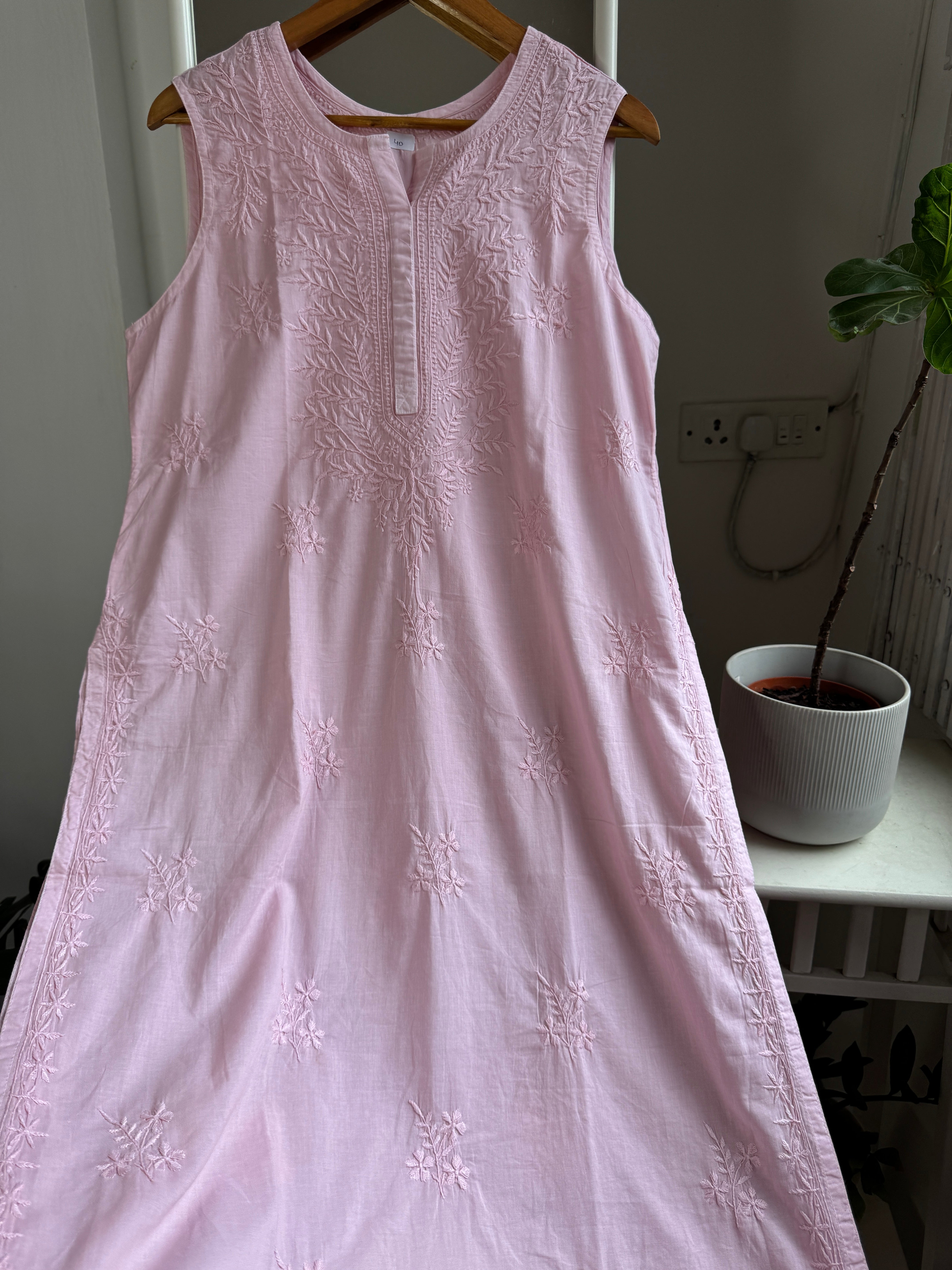 Mul Cotton Sleevless Chikankari Kurti - Pale Pink