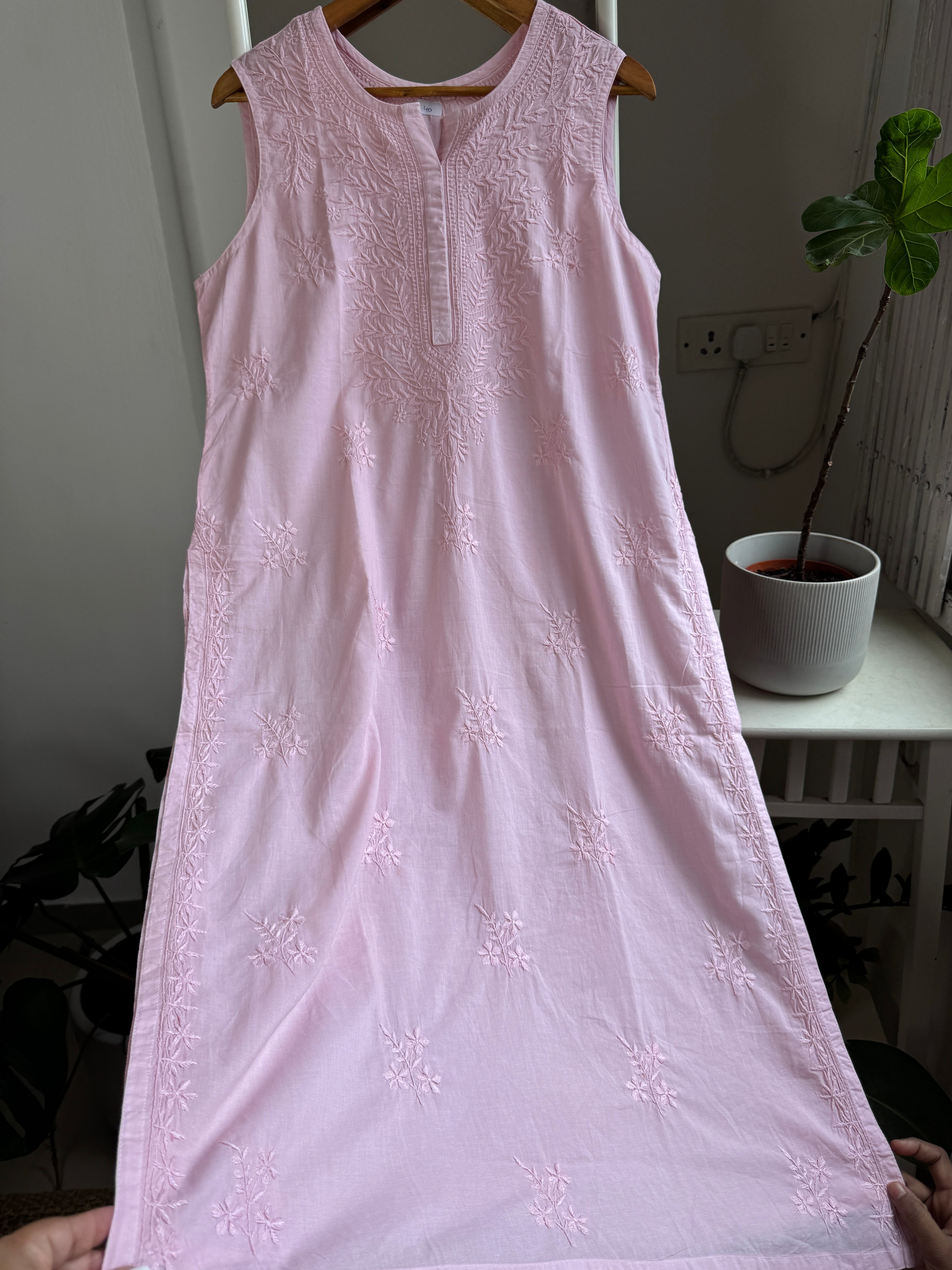 Mul Cotton Sleevless Chikankari Kurti - Pale Pink