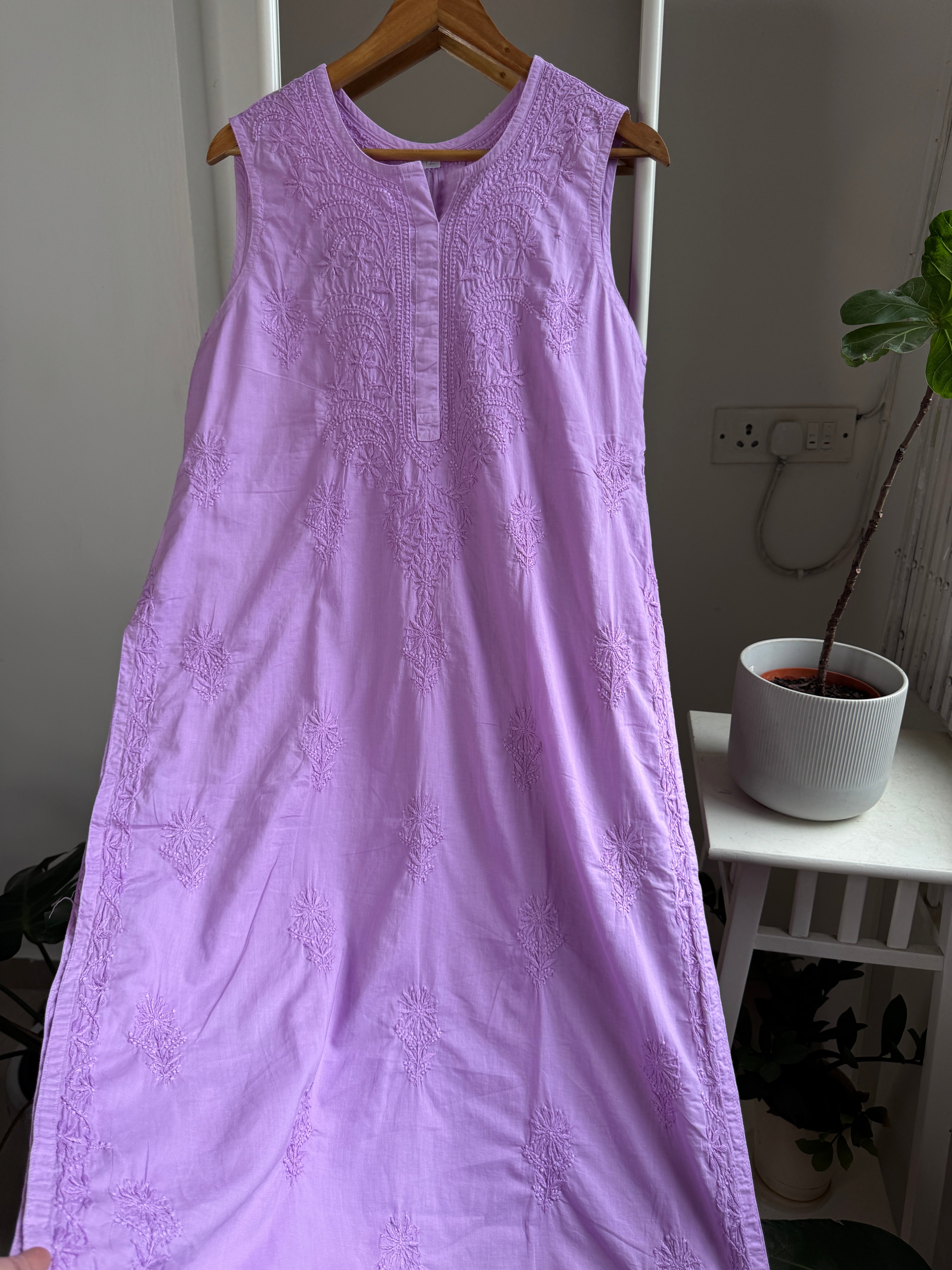 Mul Cotton Sleevless Chikankari Kurti - Lavander