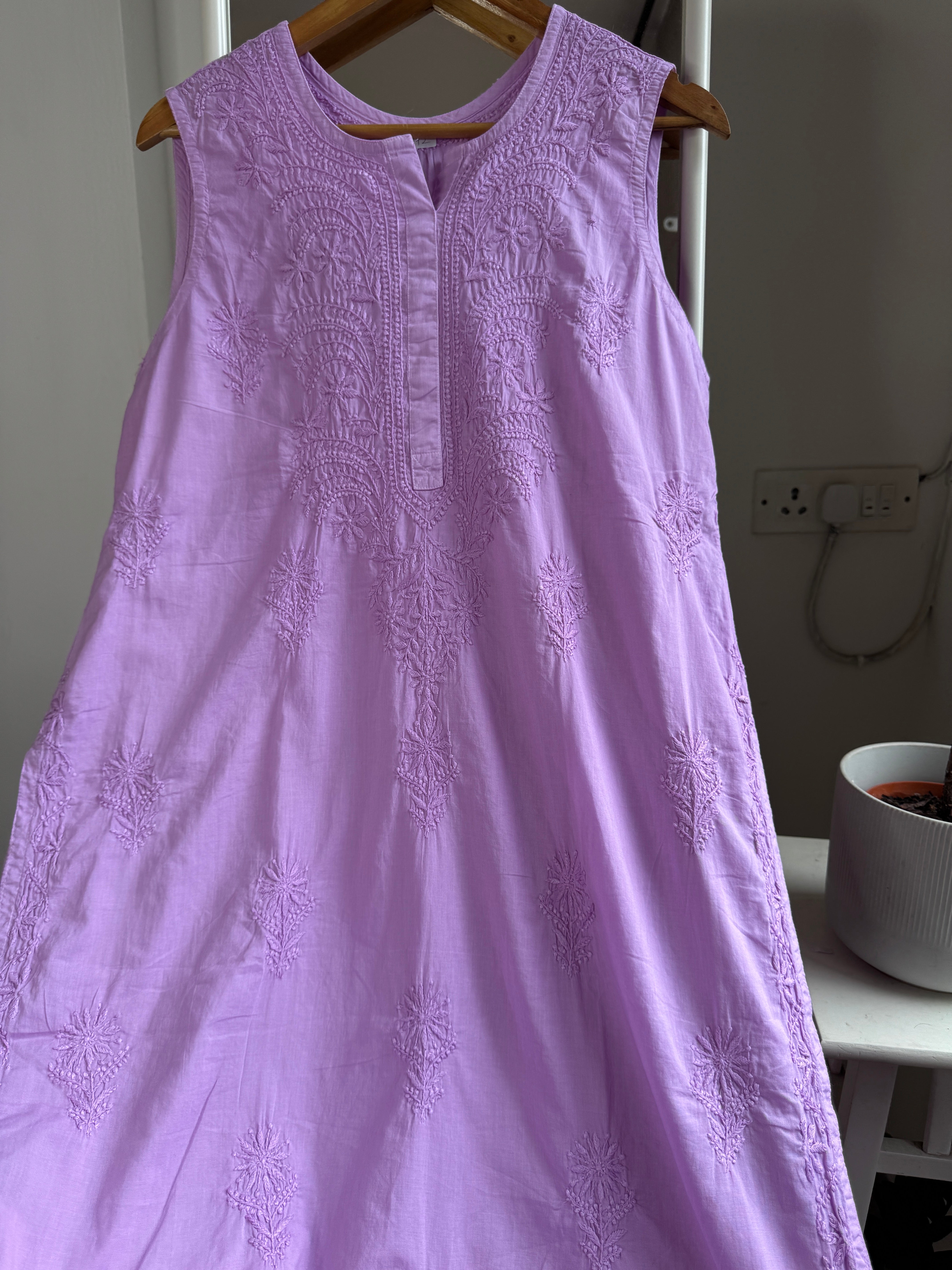 Mul Cotton Sleevless Chikankari Kurti - Lavander